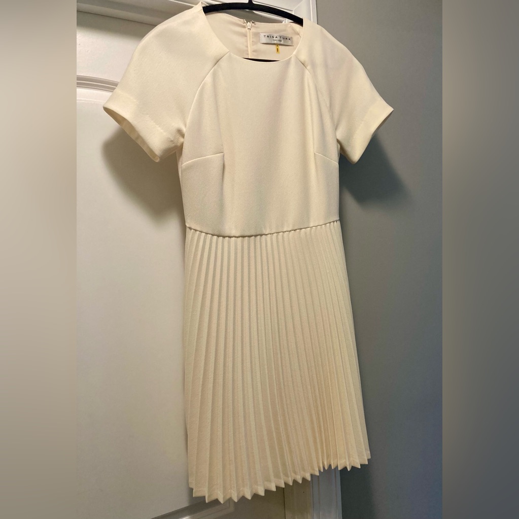 Trina Turk Cream Pleated Dress Size 4, Lined, Zipper Close With Hook